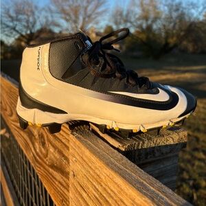 Nike Huarache Black and White Cleats Size 2.5Y